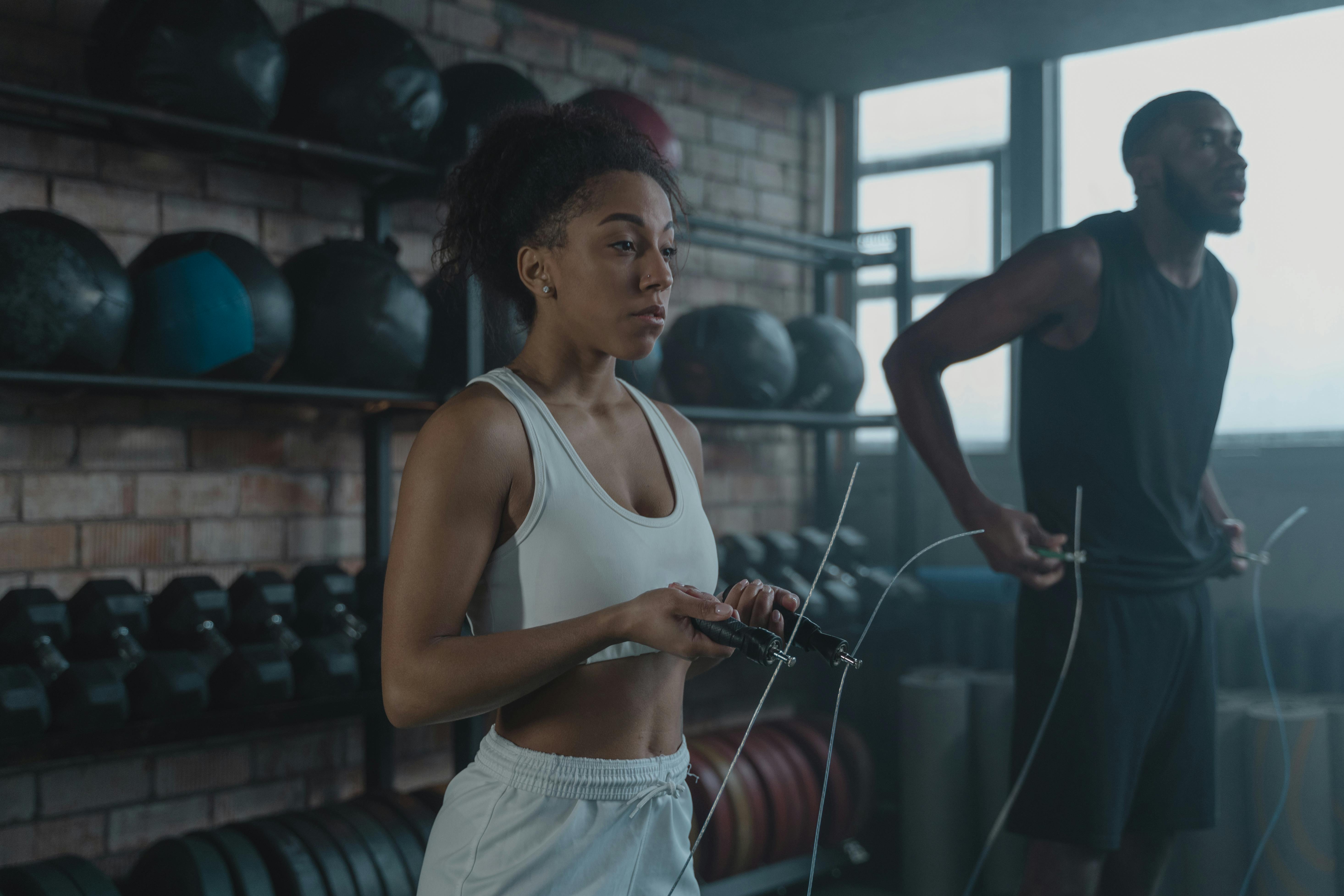 Man and woman in a gym | Source: Pexels
